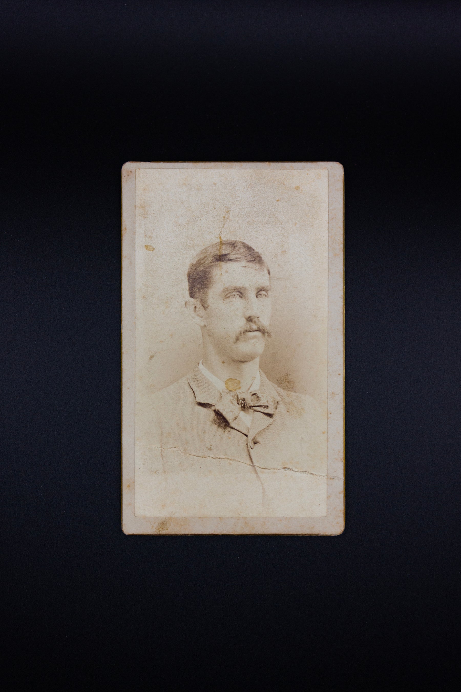 Unknown Male Antique Portrait, M.V. Gilbert Photographer Ohio - Rad Future
