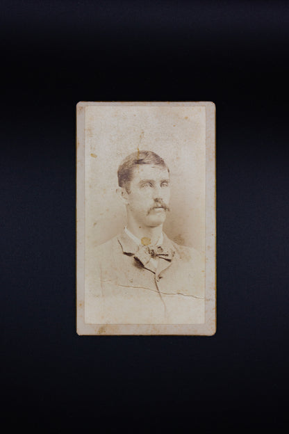 Unknown Male Antique Portrait, M.V. Gilbert Photographer Ohio - Rad Future